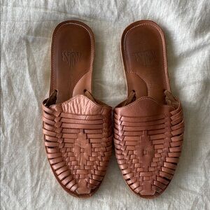 Espiritu Women's Brown Woven Huarache Mules